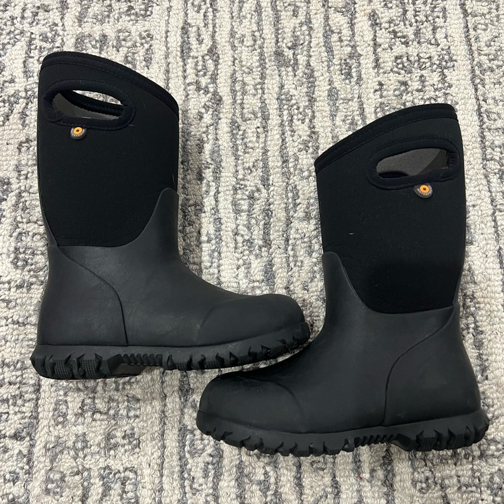 BOGS Unisex-Child Waterproof Insulated Rubber and Neoprene Winter Rain Boot